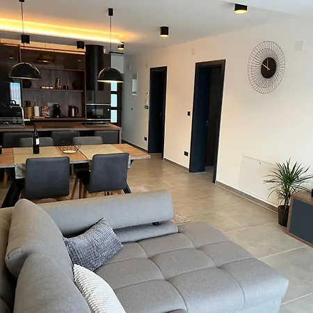 Apartment 4u *
